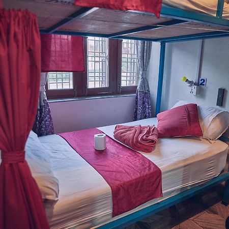 Aroma Tourist Hostel Покхара Екстер'єр фото
