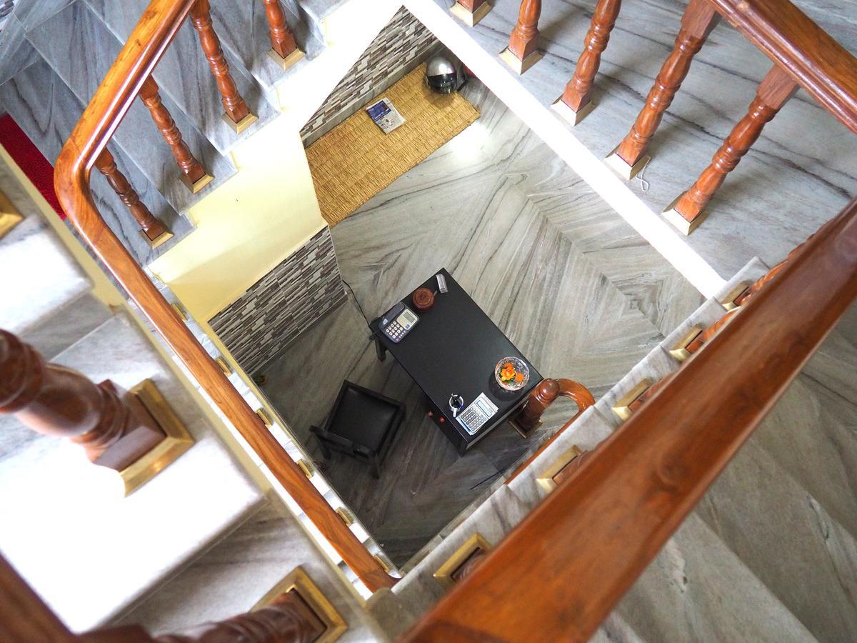 Aroma Tourist Hostel Покхара Екстер'єр фото