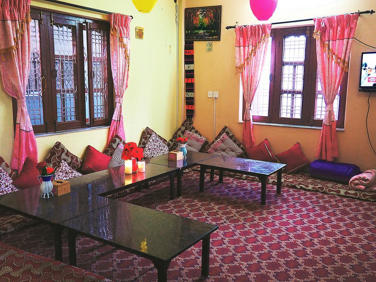 Aroma Tourist Hostel Покхара Екстер'єр фото