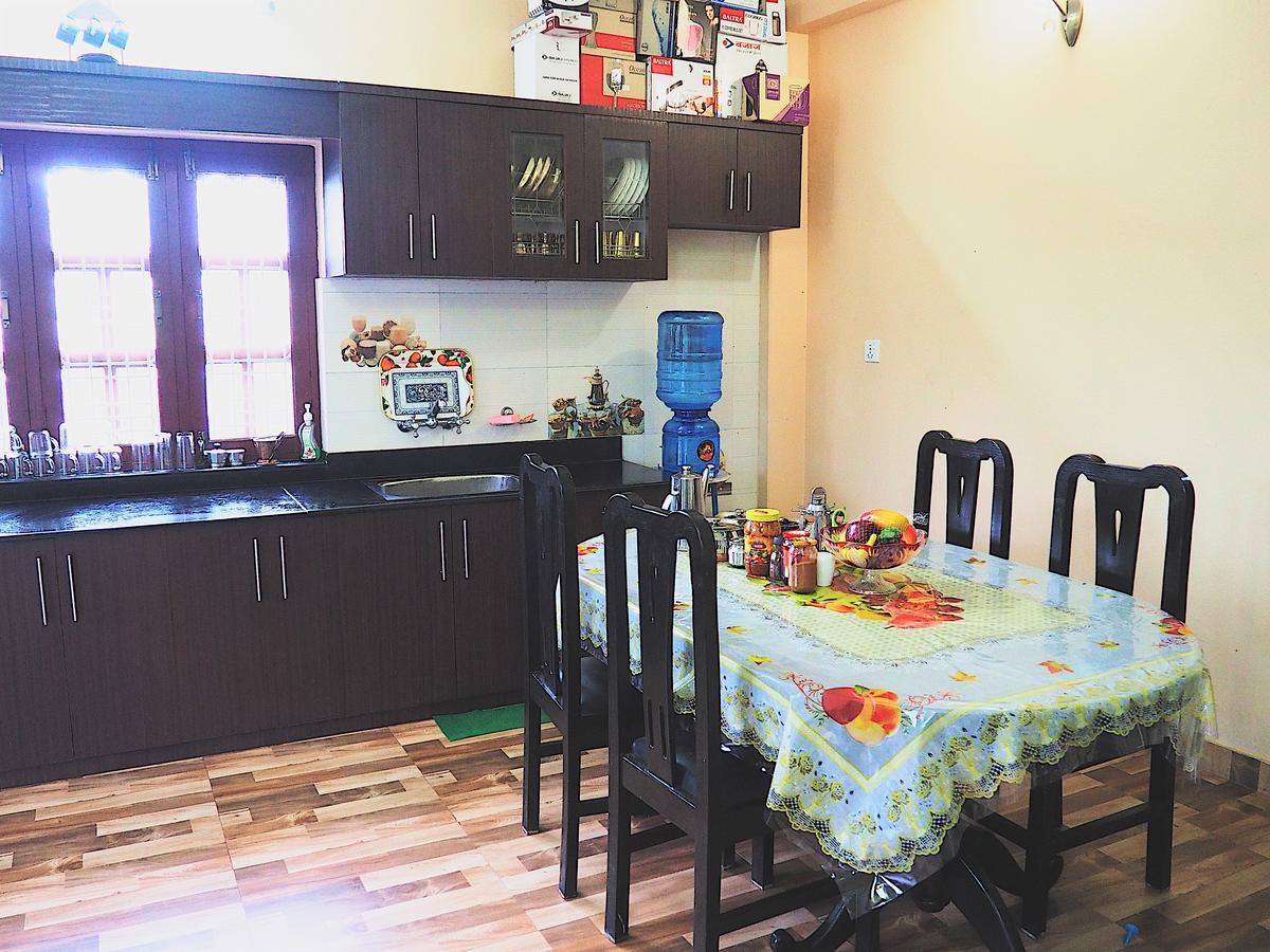 Aroma Tourist Hostel Покхара Екстер'єр фото