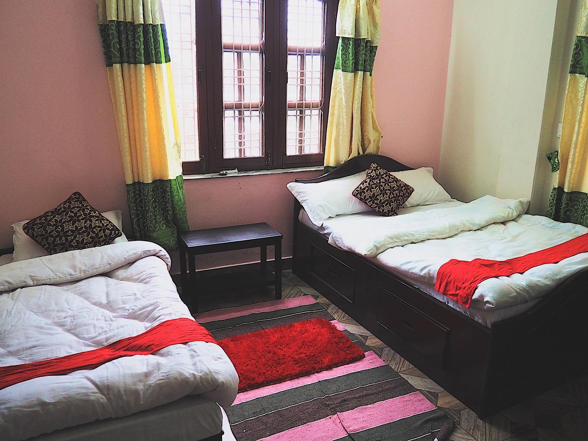Aroma Tourist Hostel Покхара Екстер'єр фото