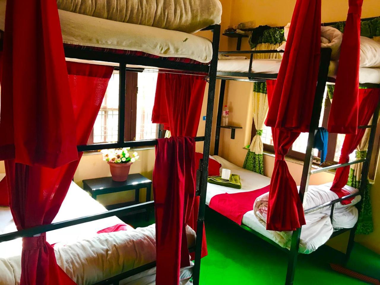Aroma Tourist Hostel Покхара Екстер'єр фото