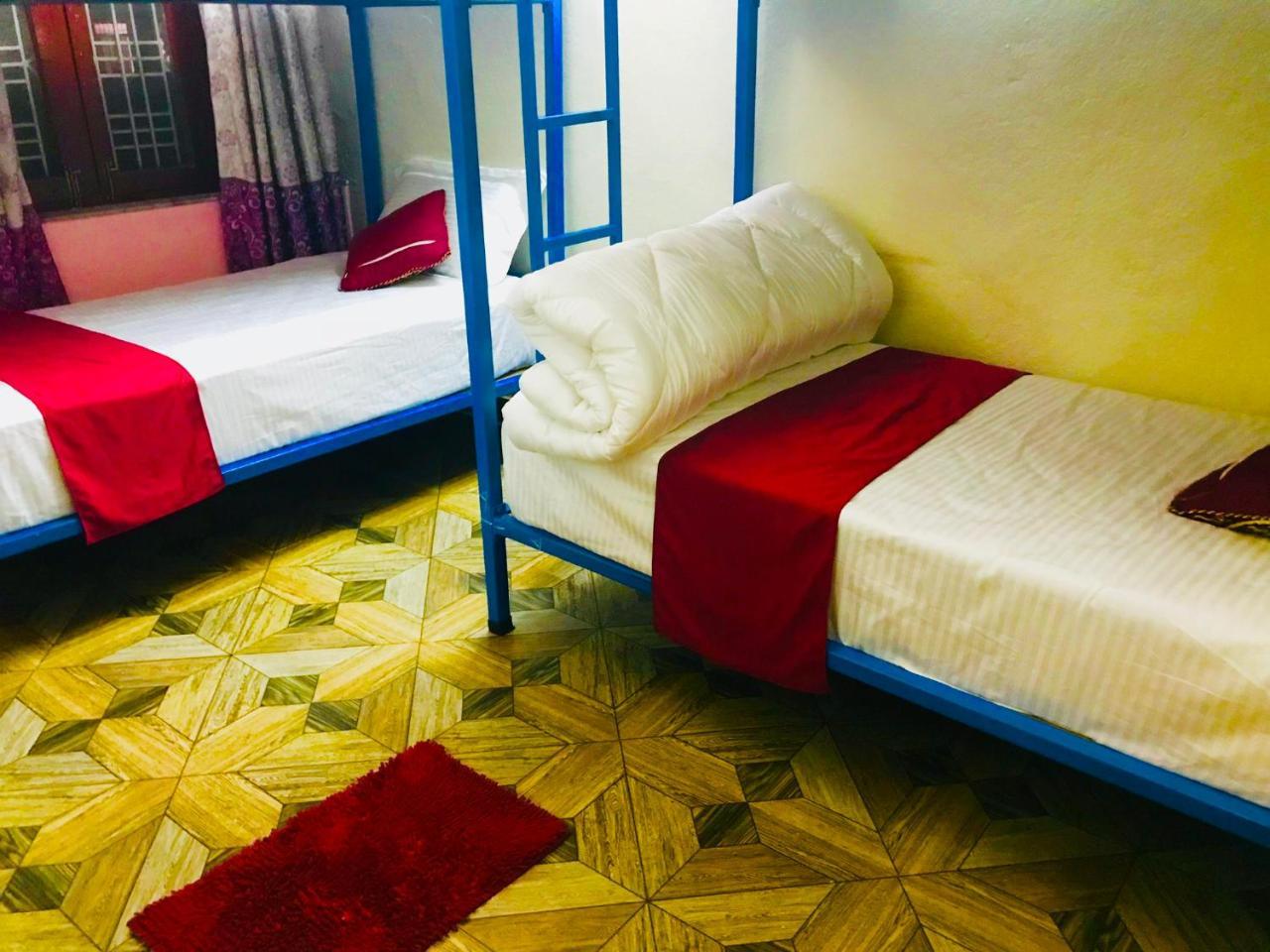 Aroma Tourist Hostel Покхара Екстер'єр фото