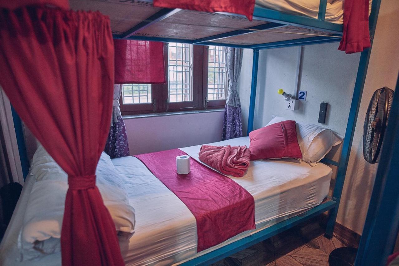 Aroma Tourist Hostel Покхара Екстер'єр фото