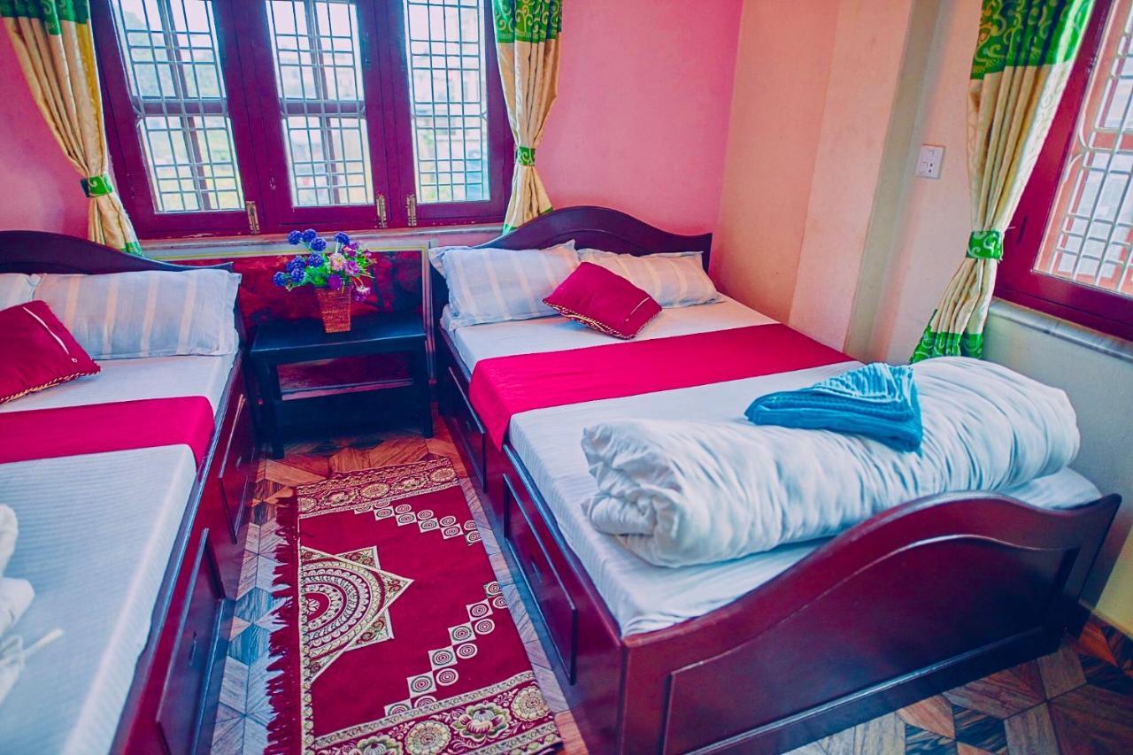 Aroma Tourist Hostel Покхара Екстер'єр фото