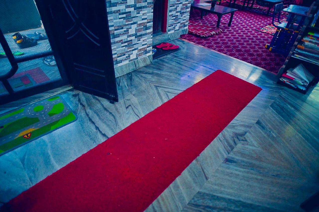 Aroma Tourist Hostel Покхара Екстер'єр фото
