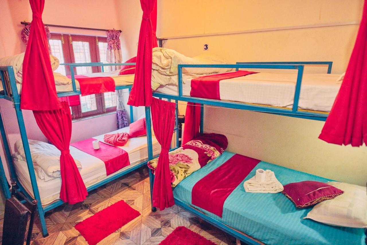 Aroma Tourist Hostel Покхара Екстер'єр фото