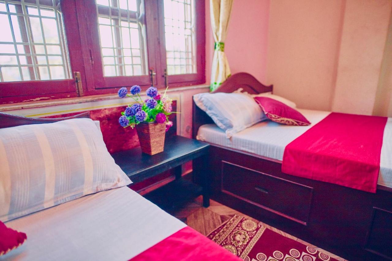 Aroma Tourist Hostel Покхара Екстер'єр фото